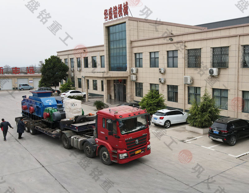 大型鐵礦石對輥制砂機(jī)產(chǎn)量是多少？